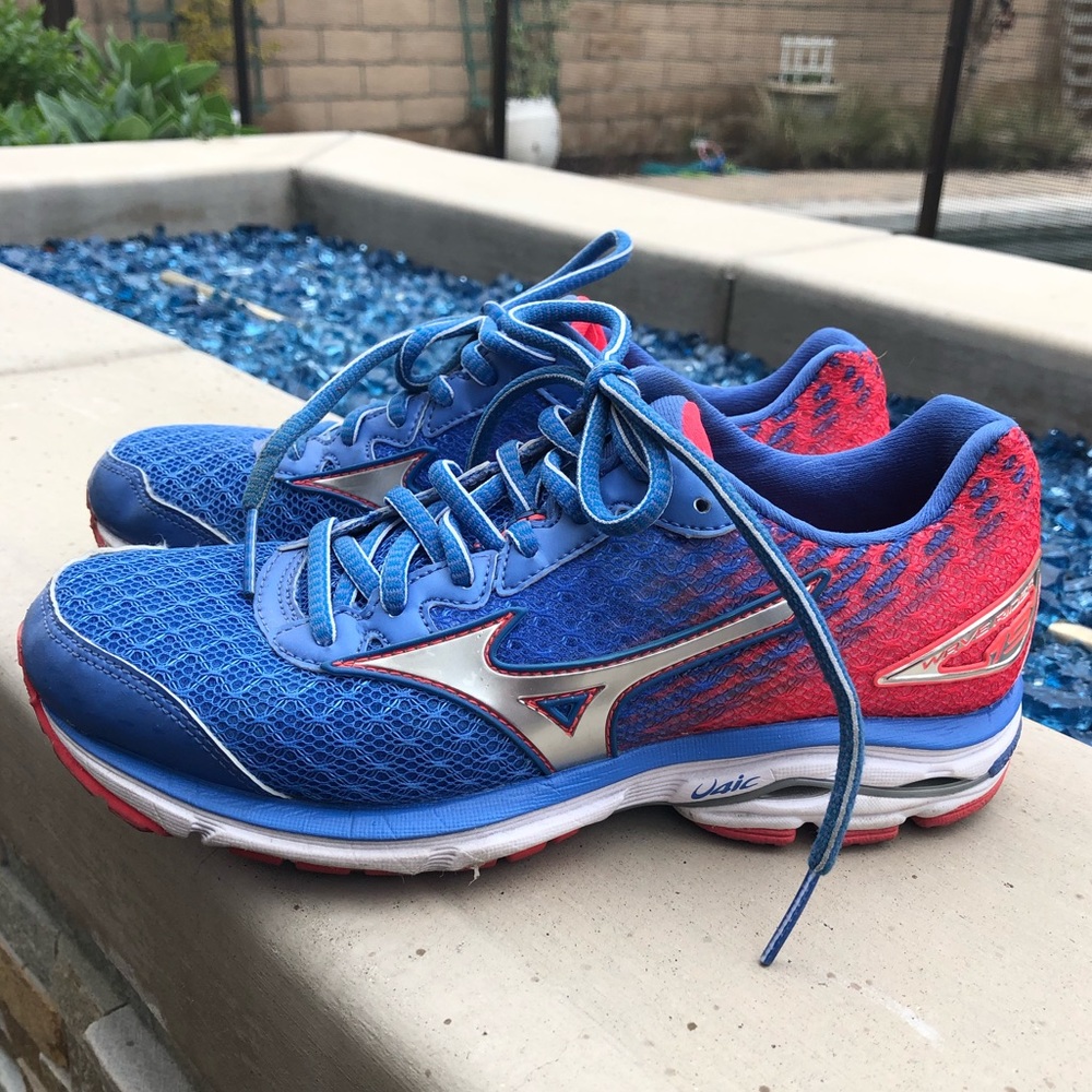 Mizuno Women’s Wave Rider Shoe